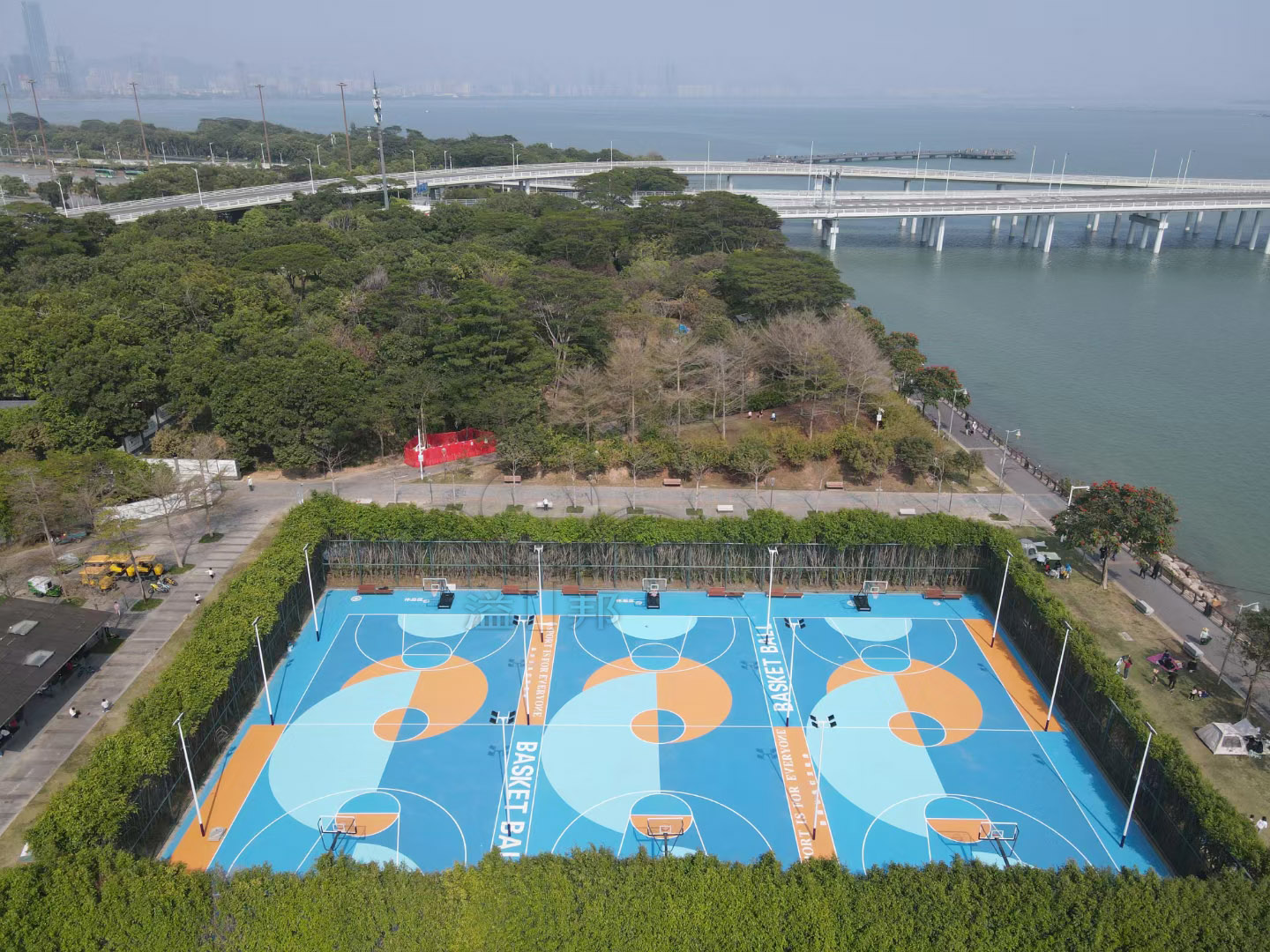 建一個(gè)籃球場(chǎng)需要多少錢，選擇什么材質(zhì)，2023溢邦體育給您透徹回答